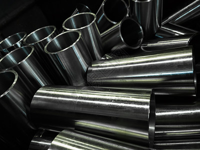 深色背景下的高級(jí)演繹 紡織原料的質(zhì)感與美學(xué)